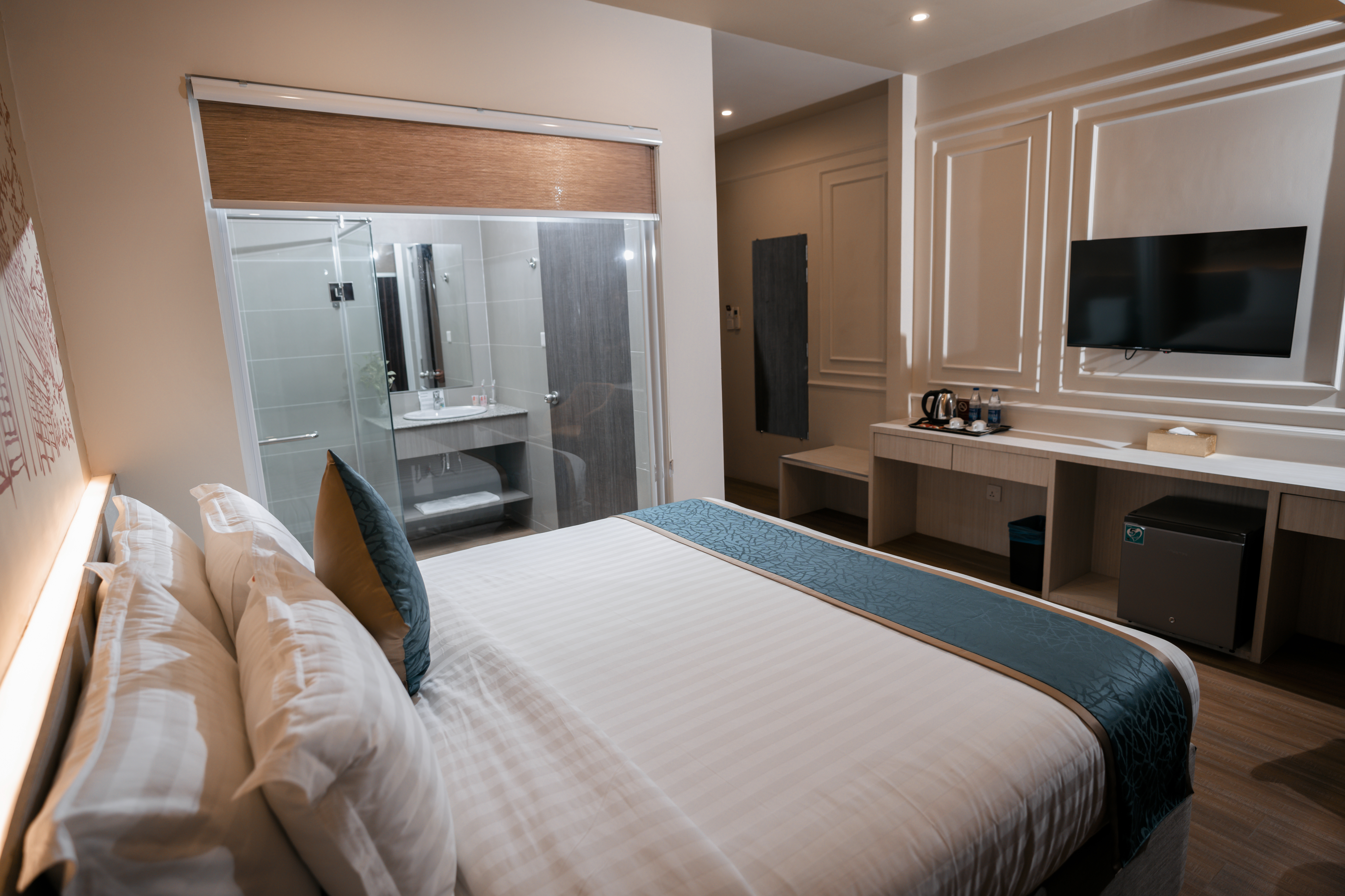 Deluxe Double Room City View amenities